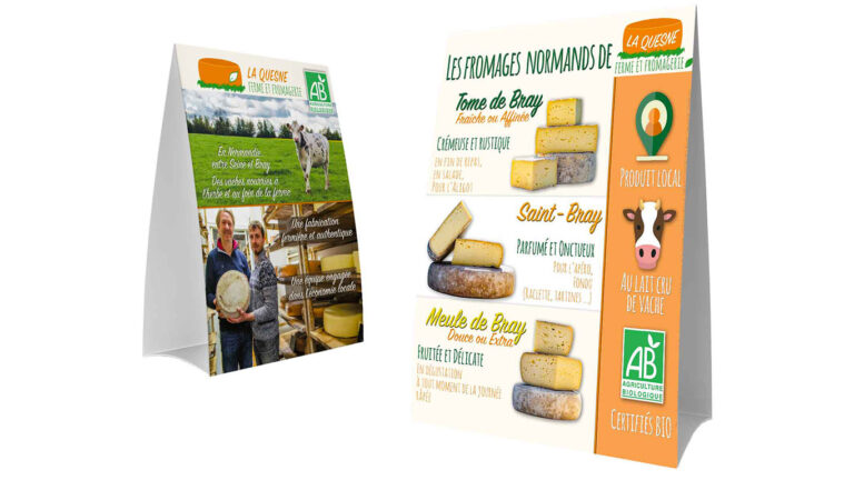 Avec la vente en gros de nos fromages, nous proposons aux clients professionnels des supports de communication, tel que ce Chevalet de table recto/verso avec des informations sur la ferme, les producteurs et les produits