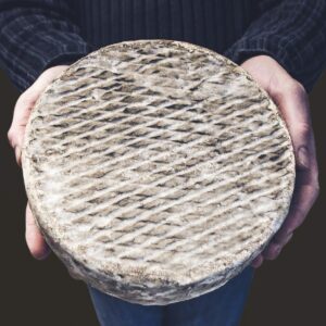 Vente en gros en direct du producteur des fromages bio au lait cru de nos vaches nourries à l'herbe de la ferme